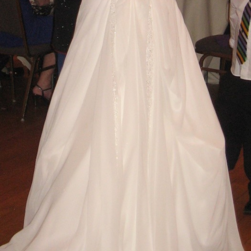Sz10 Wedding Gown: A-Line, Pockets, Embellishments - Picture 6 of 8